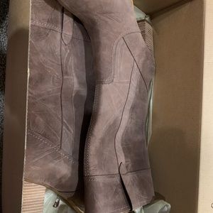 New Timberland Suede Boots Size: 9